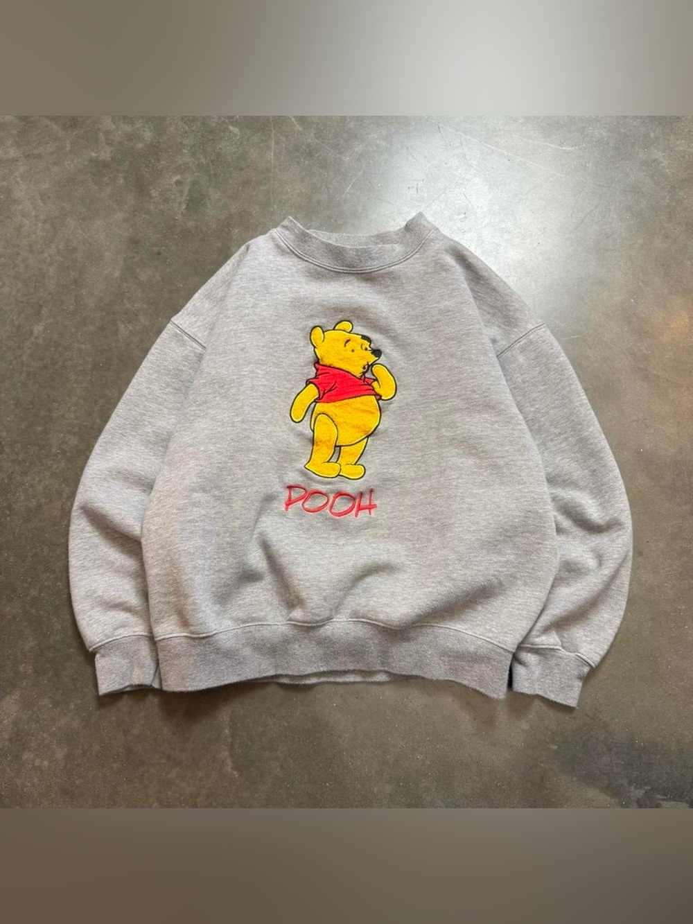 Women’s Vintage Disney Winnie The Pooh Crewneck  Sz medium